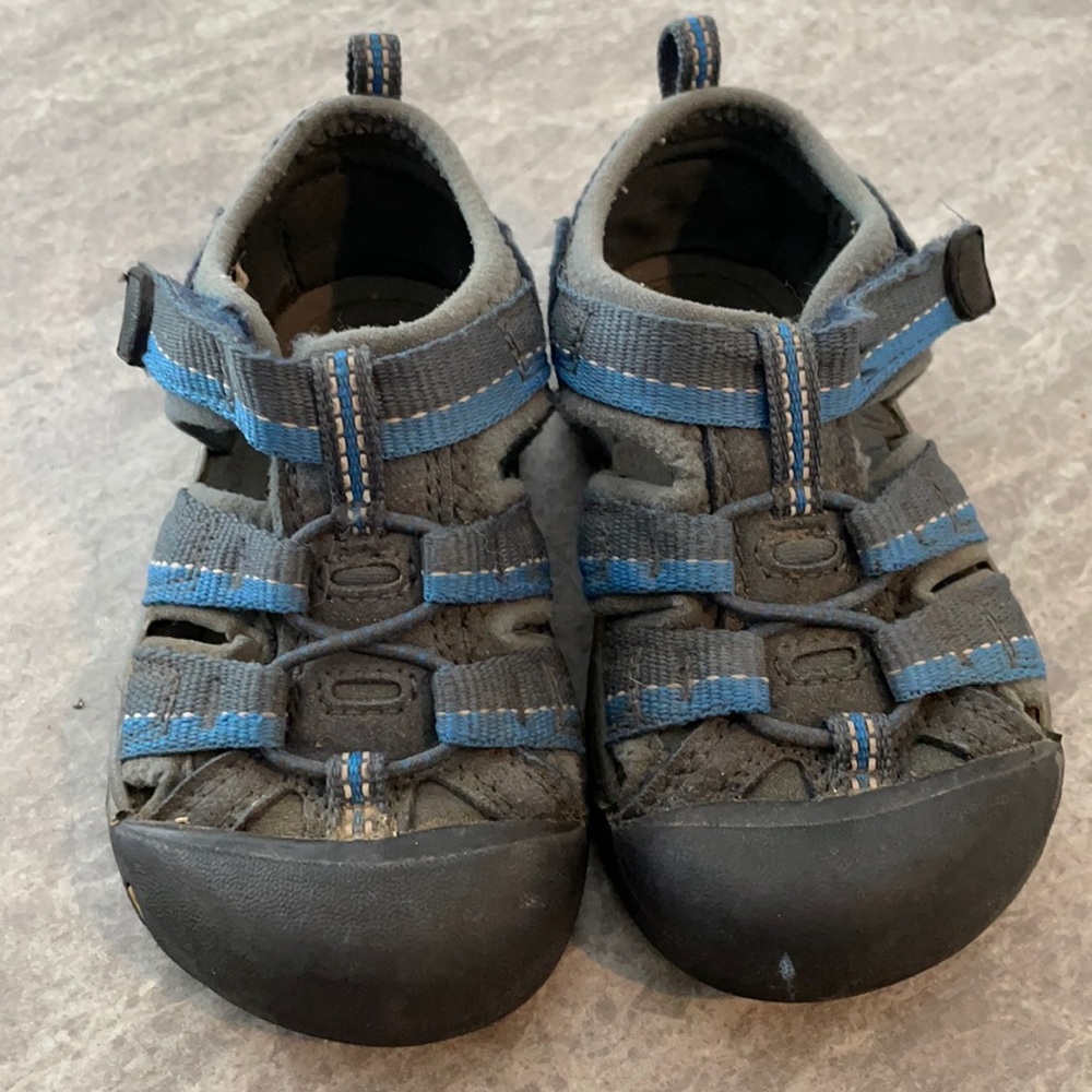 Keen sandals size 7 toddler